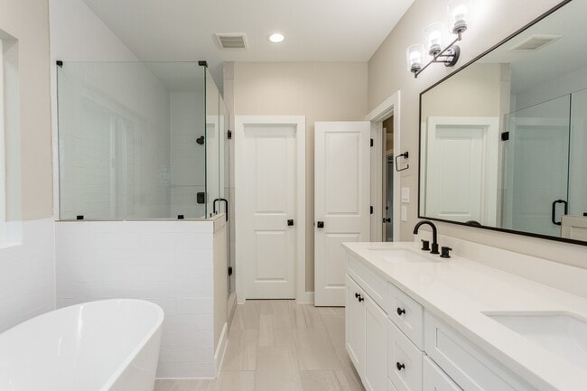 Building Photo - 1439 W 25th St