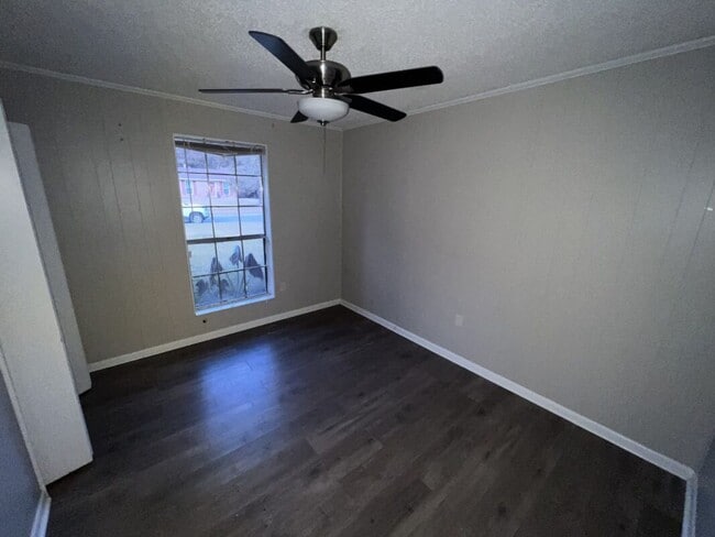 Building Photo - 3-Bedroom, 1.5-Bath Home in Baker  | Available Now!