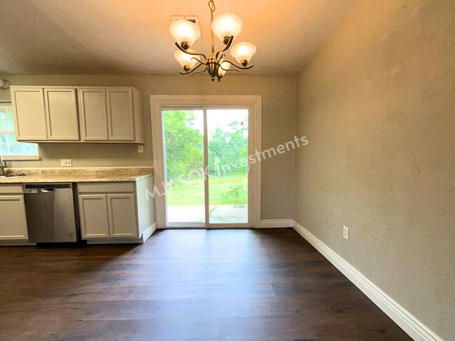 Building Photo - 2709 NW Hilltop Dr