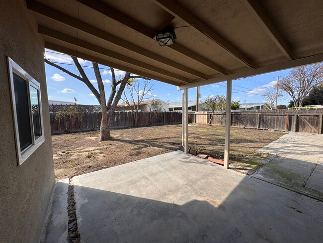 Building Photo - Newly remodeled house on a corner lot!!