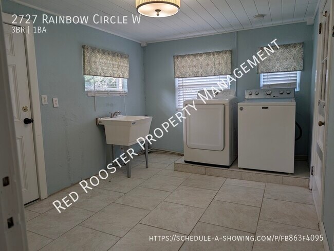 Building Photo - 2727 Rainbow Cir W