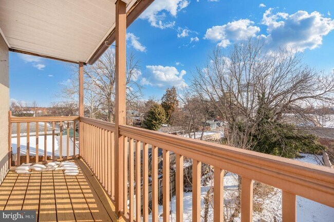 Building Photo - 230 S Market St