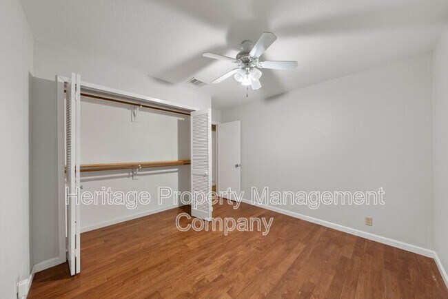 Building Photo - 13906 N Hills Village Dr