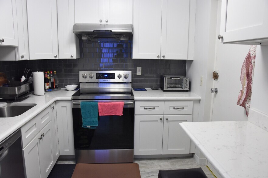 Primary Photo - 269 Harvard St