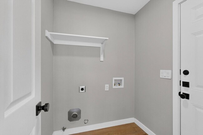 Building Photo - Beautifully Renovated Home In Carrollton Ready For Move-in