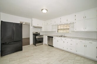 Building Photo - 305 Hickory Ave SW
