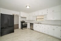 Building Photo - 305 Hickory Ave SW