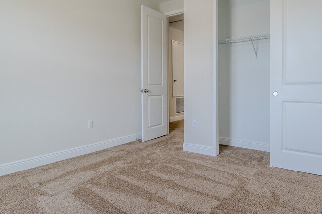 Building Photo - 16705 Victoria Grv Aly