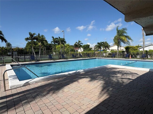 Building Photo - 6610 SW 104th Ct