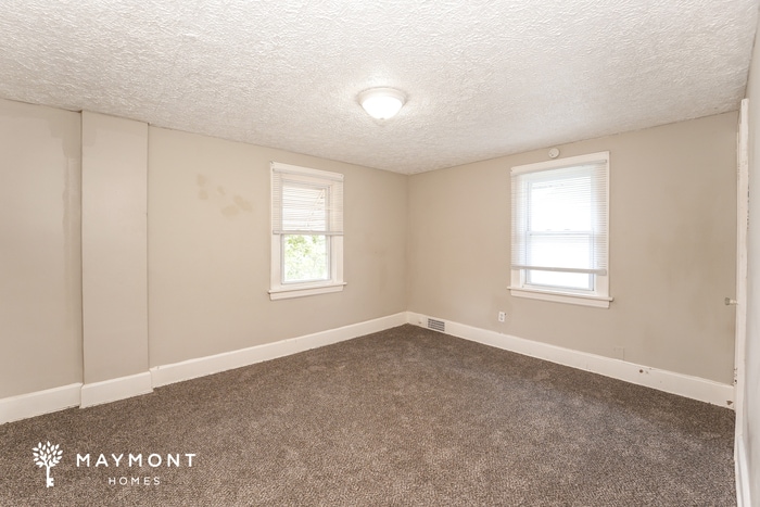 Building Photo - 1420 Oakwood Ave