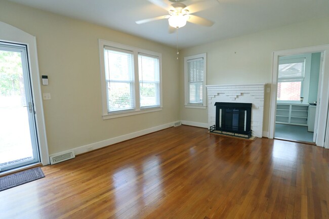 Building Photo - Charming 3 Bedroom, 2 Bathroom on Kilbourn...