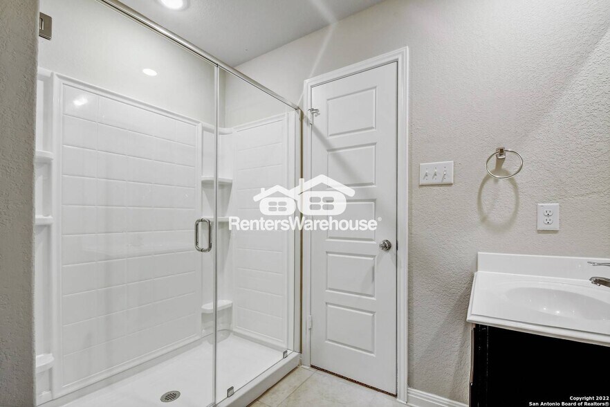 Building Photo - 522 Wild Olive Wy