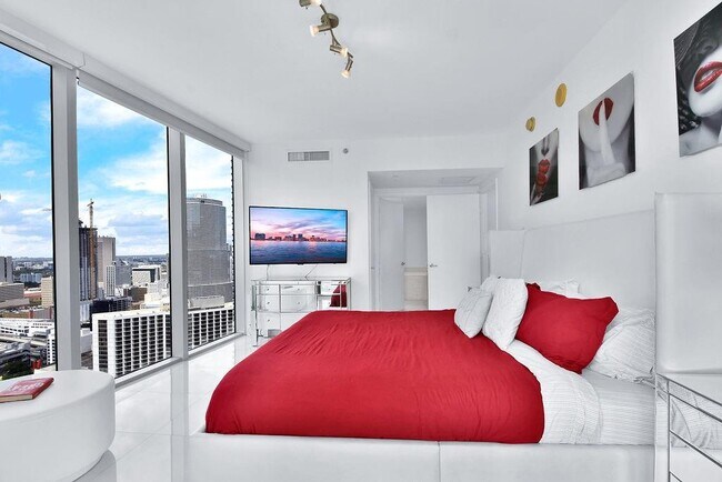 Building Photo - 475 Brickell Ave