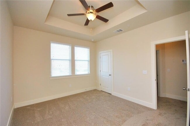 Building Photo - 2222 Creekside Ln