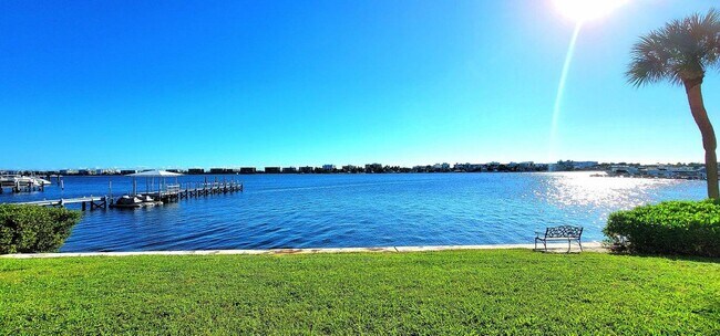 Building Photo - 890 N Federal Hwy