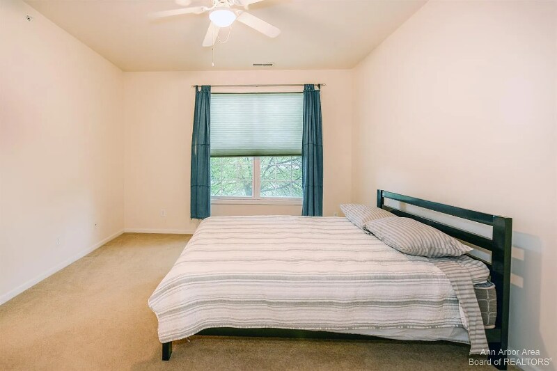 Building Photo - 229 Scio Village Ct