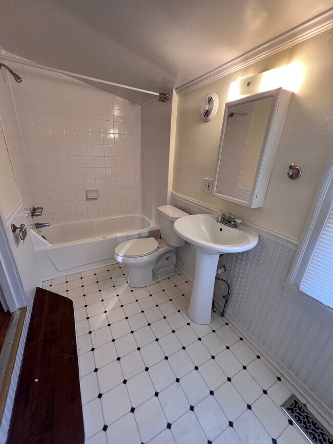 Building Photo - 5202 Dakota Ave