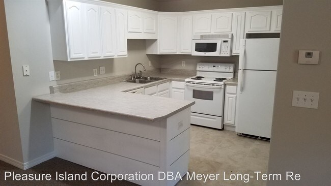 Building Photo - 435 E Canal Dr