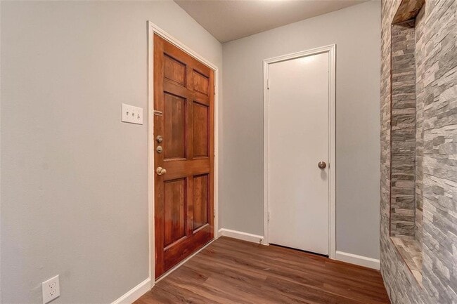 Building Photo - 13168 Trail Hollow Dr