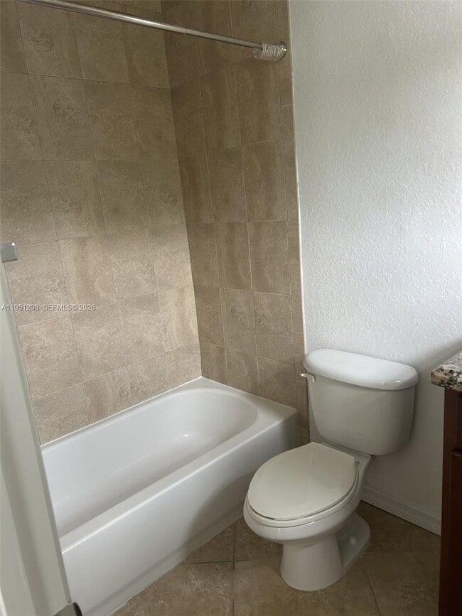 Building Photo - 1000 Palm Trail