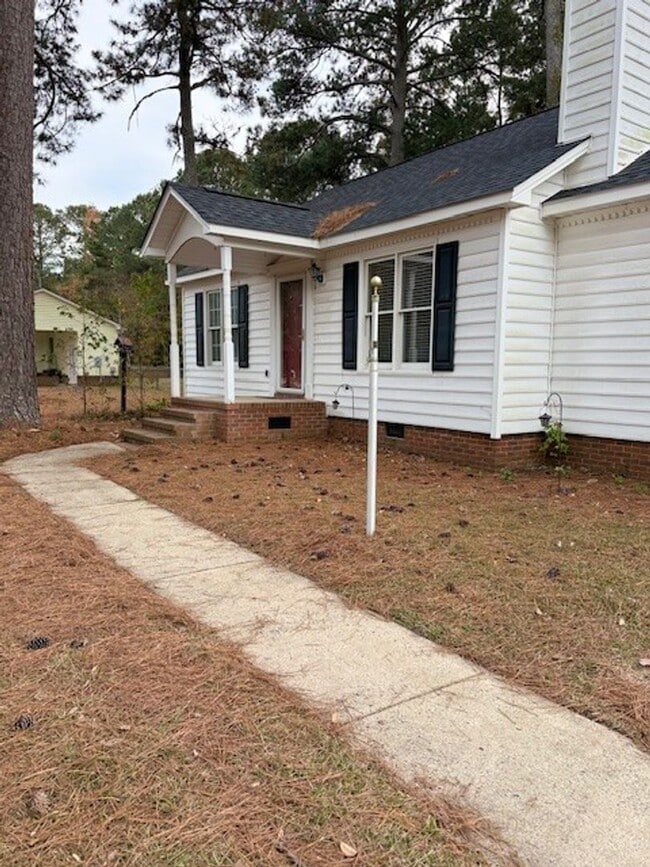 Building Photo - 107 Clairmont Rd NE