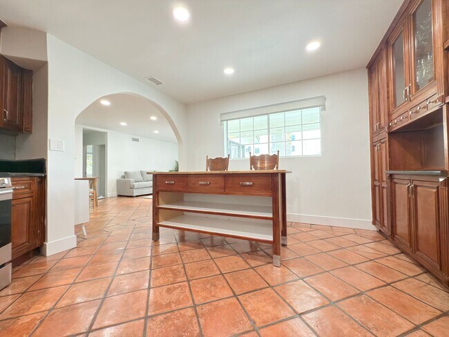 Building Photo - Luxury 3-Bedroom + Bonus Room Home in Gate...