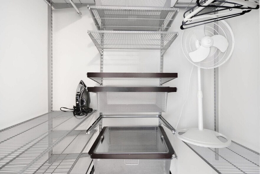 Building Photo - 1 SE 12th St