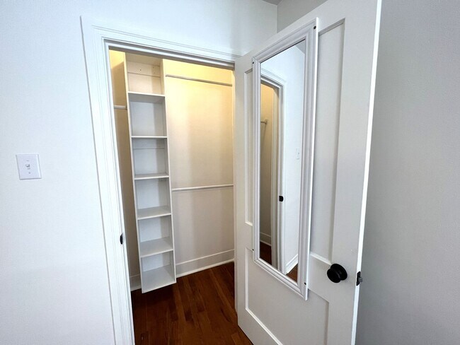 Building Photo - Iconic.... Capital Heights Cottage