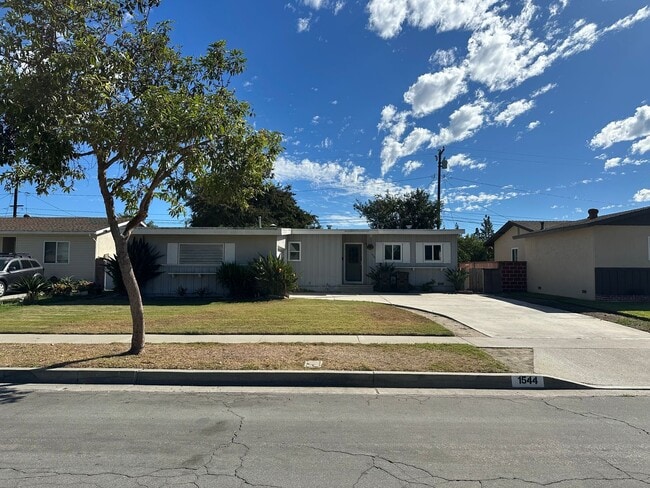 Building Photo - Adorable 3 Bed 2 Bath Fullerton Home Avail...