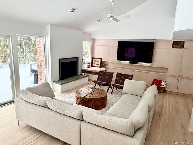 Building Photo - 33 Oakhill Ln