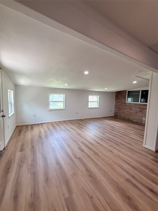 Building Photo - 12214 Corona Ln