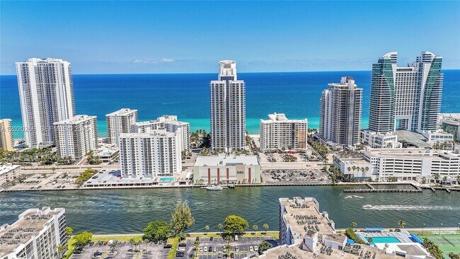 Building Photo - 3101 S Ocean Dr