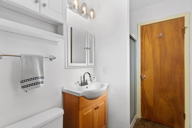 Building Photo - 9993 Hawley Dr