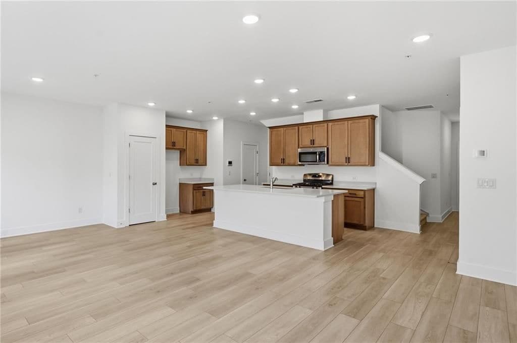 Building Photo - 187 Redbud Rd