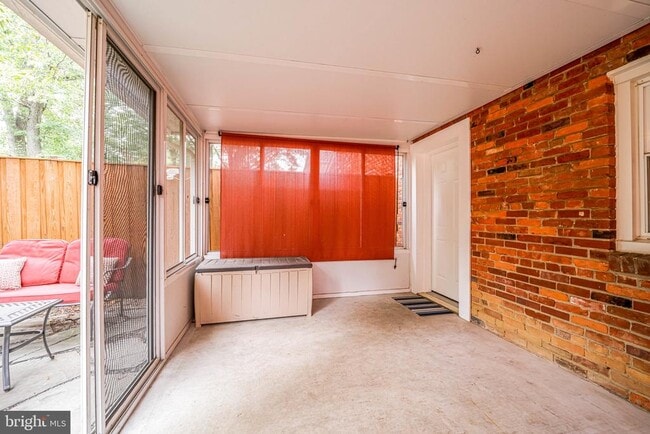 Building Photo - 706 W Glebe Rd