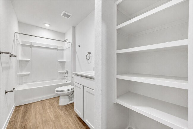 Building Photo - 40650 Balsam Run Ln