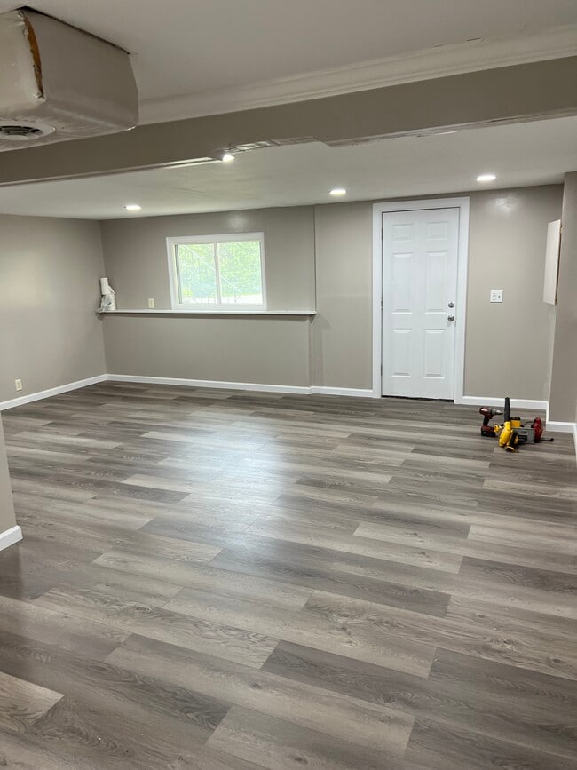 Building Photo - 7441 Farmstead Rd