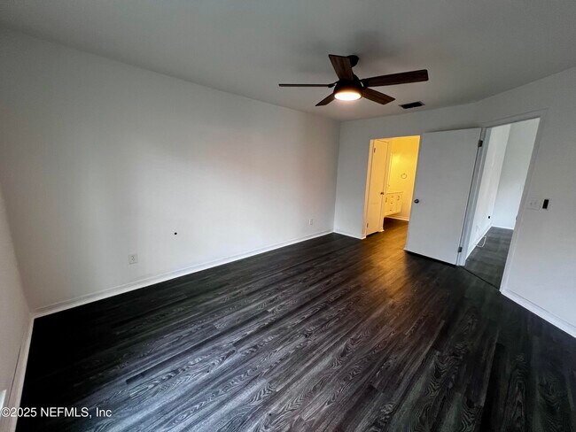 Building Photo - 2024 Oak Water Dr