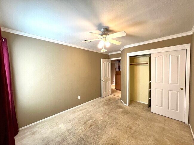 Building Photo - Spacious 4 Bed / 2 Bath Home with Loft, Fireplace & Beautiful Outdoor Entertaining Area!