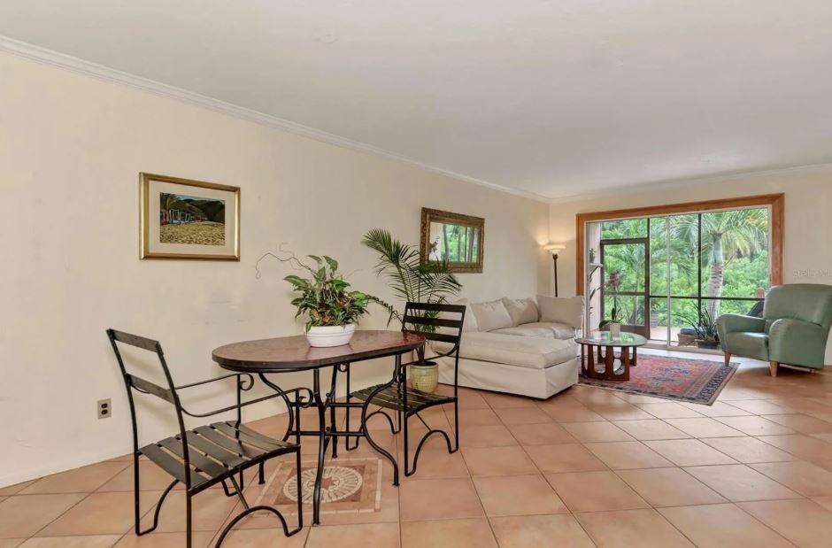 Building Photo - 1650 Pine Tree Ln