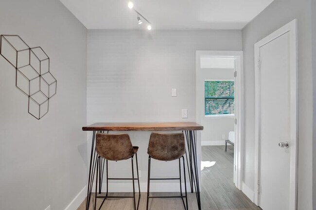 Building Photo - 50 Davie Blvd