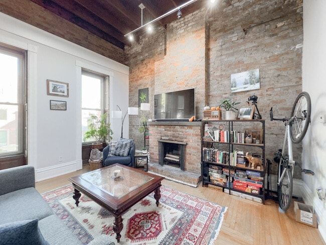 Building Photo - 2136 N Clifton Ave