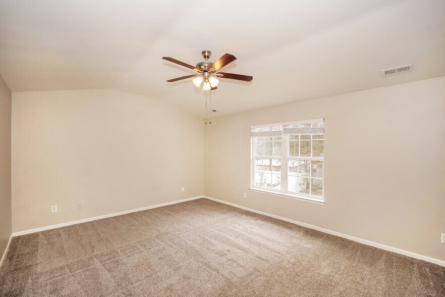 Building Photo - 5113 Autumn Oak Dr