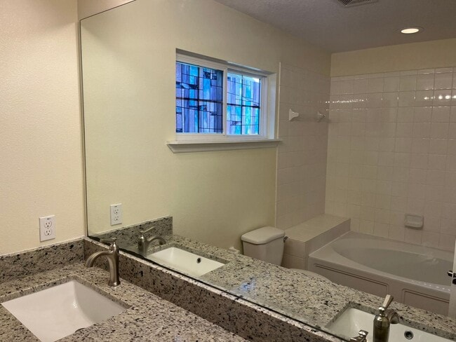Building Photo - 3/2.5 Townhouse in Downtown Kissimmee