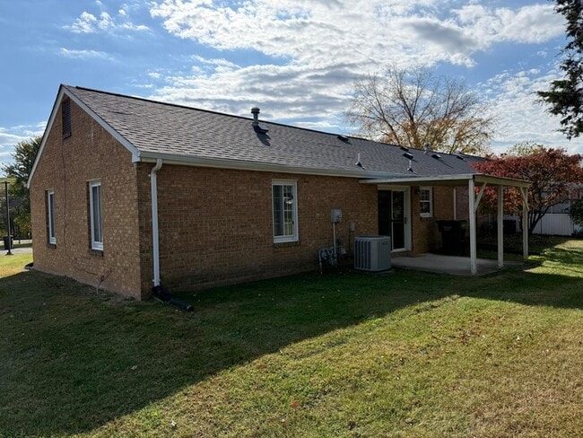 Building Photo - 1101 Lakeview Pl