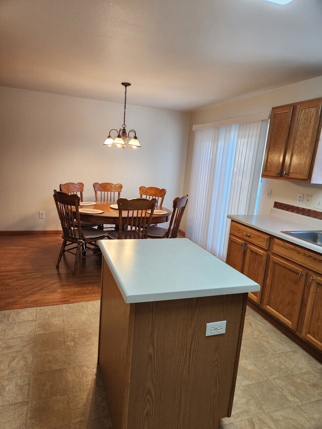 Building Photo - 4965 Universal Heights