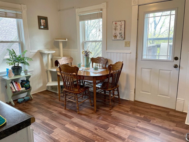 Kitchen - 401 Laurel St W