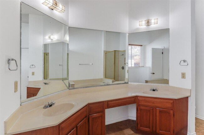 Building Photo - 12606 Hunters Chase Dr