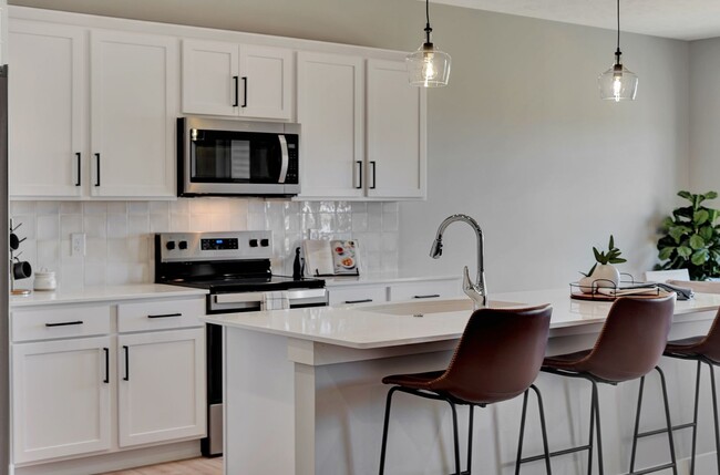 Building Photo - Beautiful Luxury Townhome