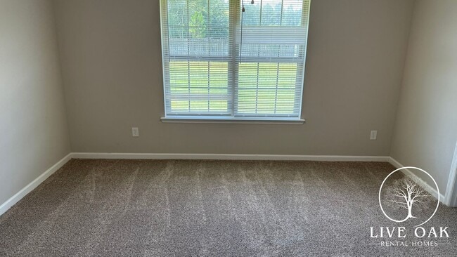 Building Photo - MOVE-IN SPECIAL: $500 OFF 1st MONTH'S RENT!**
